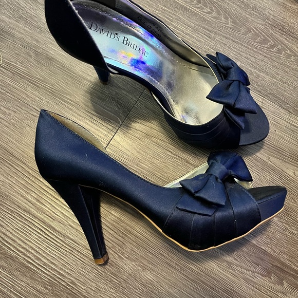 Excellent condition navy heels - Picture 3 of 6